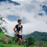 Corredor de trail en montaña